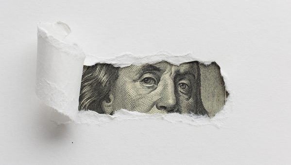 4 pensamentos ocultos que atraem dividas e afastam o dinheiro