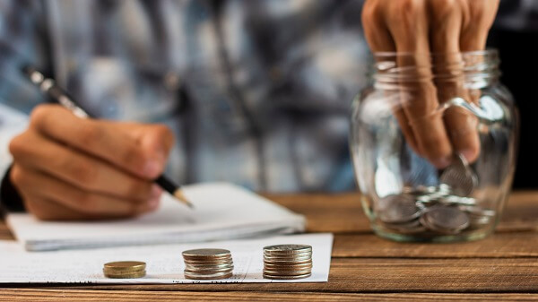 Como_economizar_dinheiro_passo_a_passo_contar_moeda