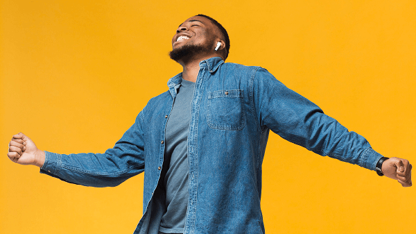 Conheça o Clube da Positividade - homem feliz